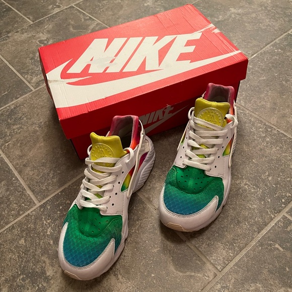 Women’s rainbow nike custom huarache’s size 10 - Picture 6 of 6
